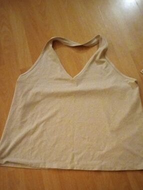 $3>>Universal Thread Beige V-Neck Halter Tank Top